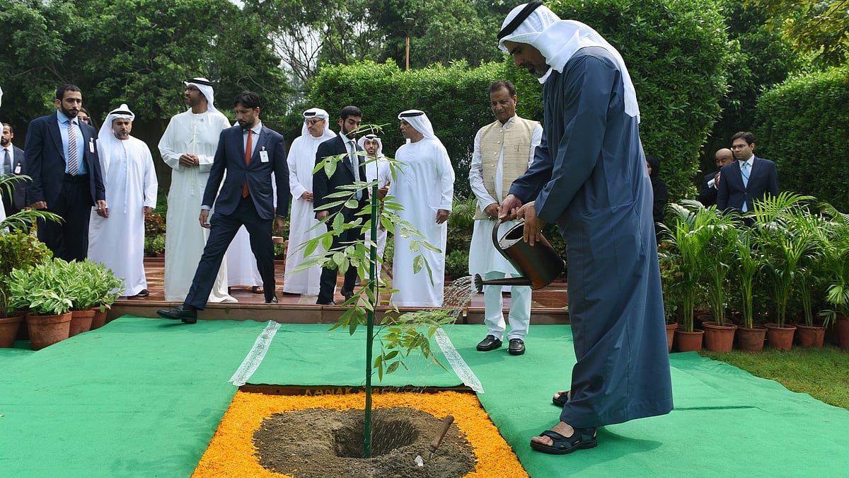 ರಾಜ್‌ಘಾಟ್‌: ಗಿಡನೆಟ್ಟು ಸಂಪ್ರದಾಯ ಮುಂದುವರಿಸಿದ UAEಯ 3ನೇ ತಲೆಮಾರಿನ ರಾಜಕುಮಾರ