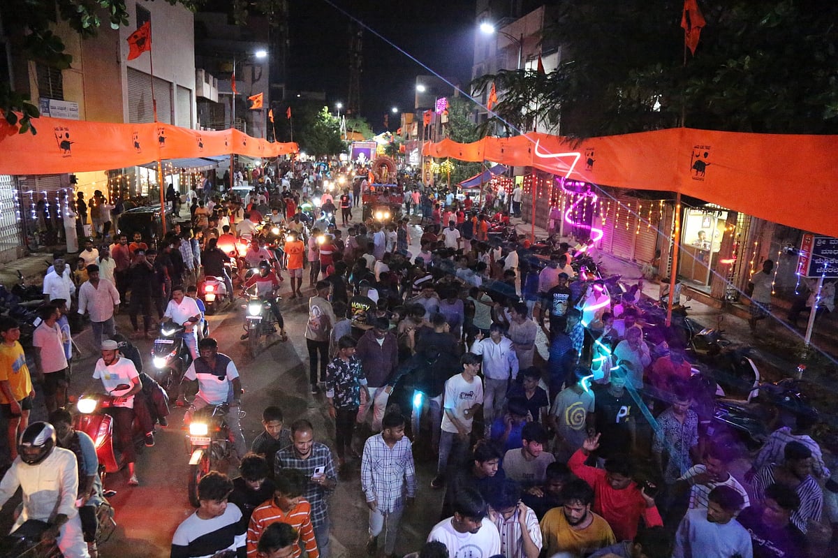 ಹೊಸಪೇಟೆ ನಗರದಲ್ಲಿ ಗಣೇಶ ವಿಸರ್ಜನೆ: ಶೋಭಾಯಾತ್ರೆಯ ಸೊಬಗು