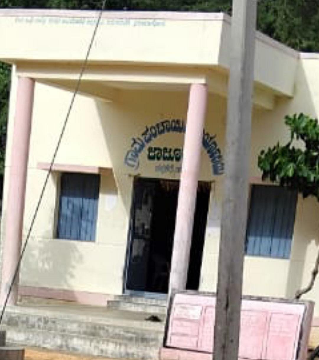 ಜಾಜೂರು: ಗ್ರಾಮ ಪಂಚಾಯಿತಿ ಕಚೇರಿಗೇ ಇಲ್ಲ ಸ್ವಂತ ಕಟ್ಟಡ ಭಾಗ್ಯ!