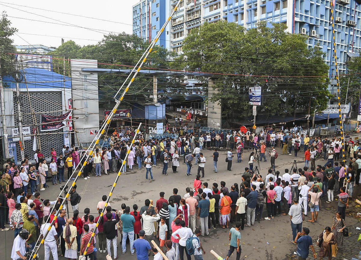 ಸುಪ್ರೀಂಕೋರ್ಟ್ ನಿರ್ದೇಶನ ಧಿಕ್ಕರಿಸಿದ ಕಿರಿಯ ವೈದ್ಯರು; ಮಾತುಕತೆಗೆ ಮಮತಾ ಆಹ್ವಾನ