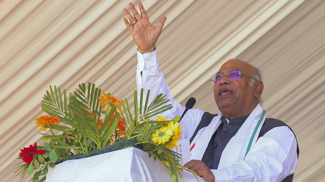 Maharashtra polls| ಮಹಾರಾಷ್ಟ್ರದ ರೈತರಿಗೆ ಬಿಜೆಪಿ ದೊಡ್ಡ ಶತ್ರುವಾಗಿದೆ: ಖರ್ಗೆ