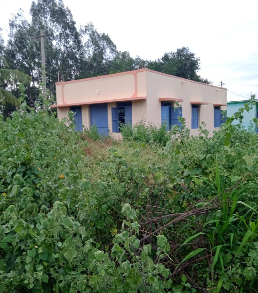 ಶಿರಾ: ಉದ್ಘಾಟನೆಗೆ ಕಾದಿವೆ ಅಂಬೇಡ್ಕರ್‌ ಭವನ