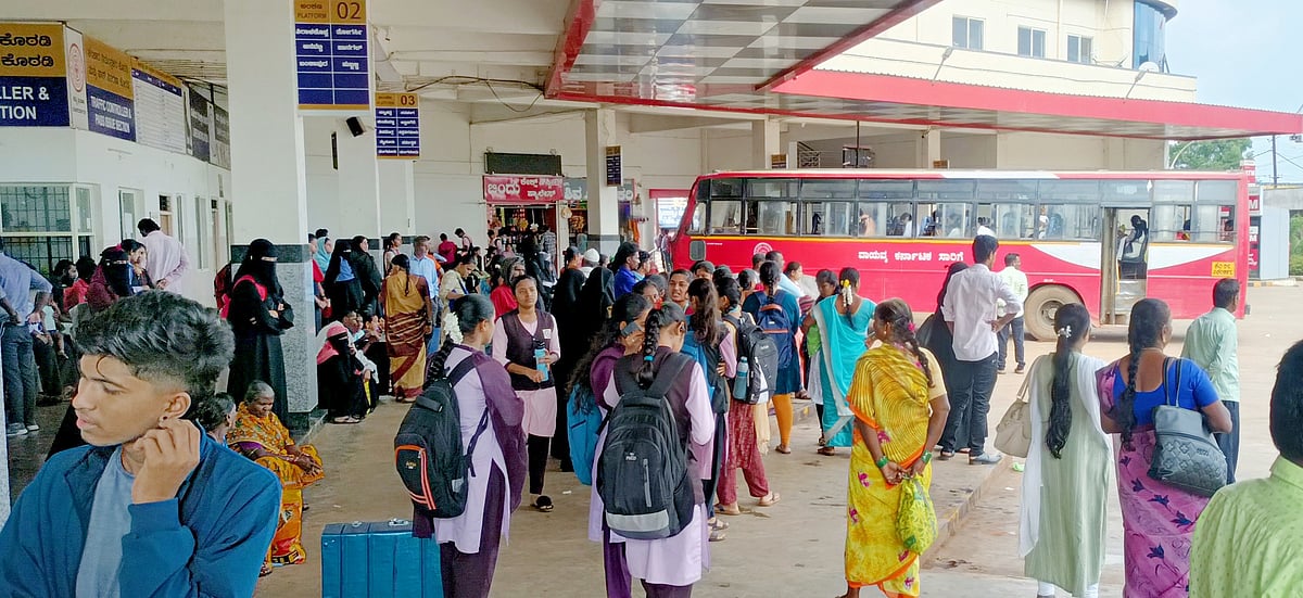 ಶಿಕಾರಿಪುರ | ಸಮರ್ಪಕ ಬಸ್ ಕೊರತೆ: ವಿದ್ಯಾರ್ಥಿಗಳಿಗೆ ಪ್ರಯಾಸ