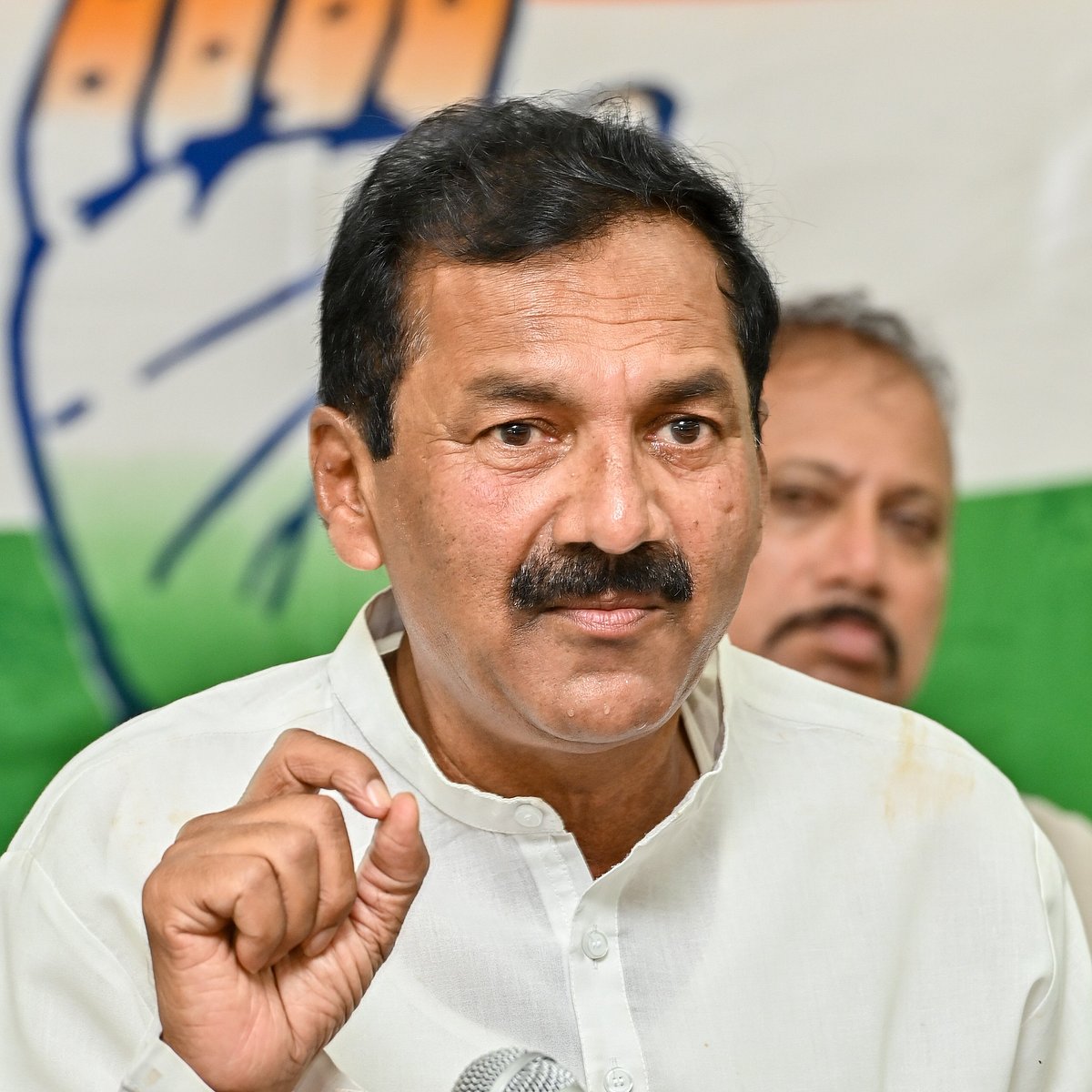 ಲೋಕಸಭೆ ಚುನಾವಣೆ | ಹರೀಶ್ ಗೌಡರ ಮುಖ ನೋಡಿ ಏಕೆ ಮತ ಹಾಕಿಲ್ಲ: ಲಕ್ಷ್ಮಣ ಪ್ರಶ್ನೆ