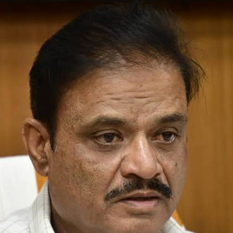 ಬಂಧನದಲ್ಲಿರುವ ಶಾಸಕ ಮುನಿರತ್ನಗೆ ಎದೆನೋವು: ಜಯದೇವ ಆಸ್ಪತ್ರೆಗೆ ದಾಖಲು