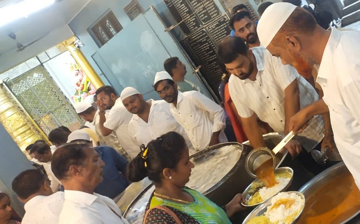 ಗಣೇಶೋತ್ಸವದಲ್ಲಿ ಅನ್ನಸಂತರ್ಪಣೆ: ಭಾವೈಕ್ಯ ಮೆರೆದ ಮುಸ್ಲಿಮರು
