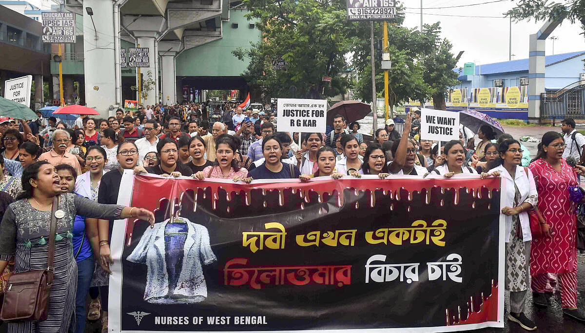 ಮತ್ತೆ ಮಾತುಕತೆಗೆ ಆಹ್ವಾನಿಸಿದ ಮಮತಾ: ಬೇಡಿಕೆ ಈಡೇರಿಕೆಗೆ ಪಟ್ಟು ಹಿಡಿದ ವೈದ್ಯರು