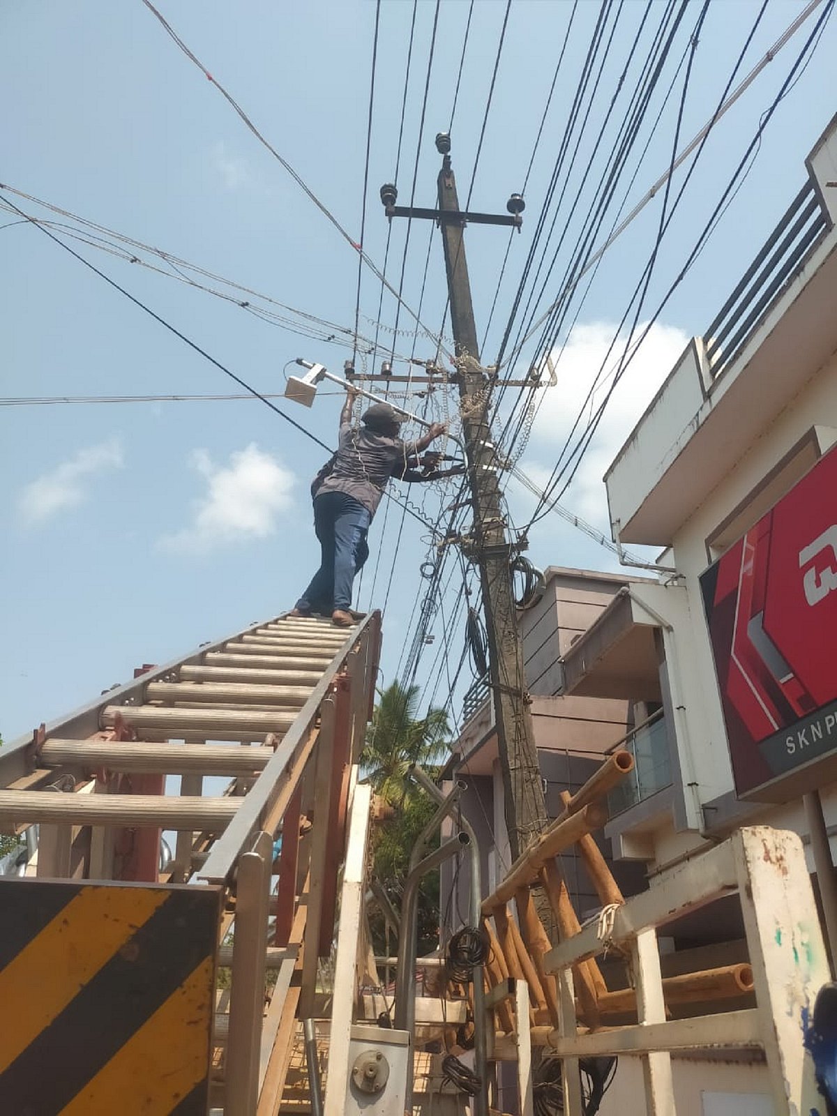 ಭಟ್ಕಳ | ದುರಸ್ತಿಯಾಗದ ಬೀದಿದೀಪ: ಕಗ್ಗತ್ತಲಲ್ಲಿ ರಸ್ತೆ
