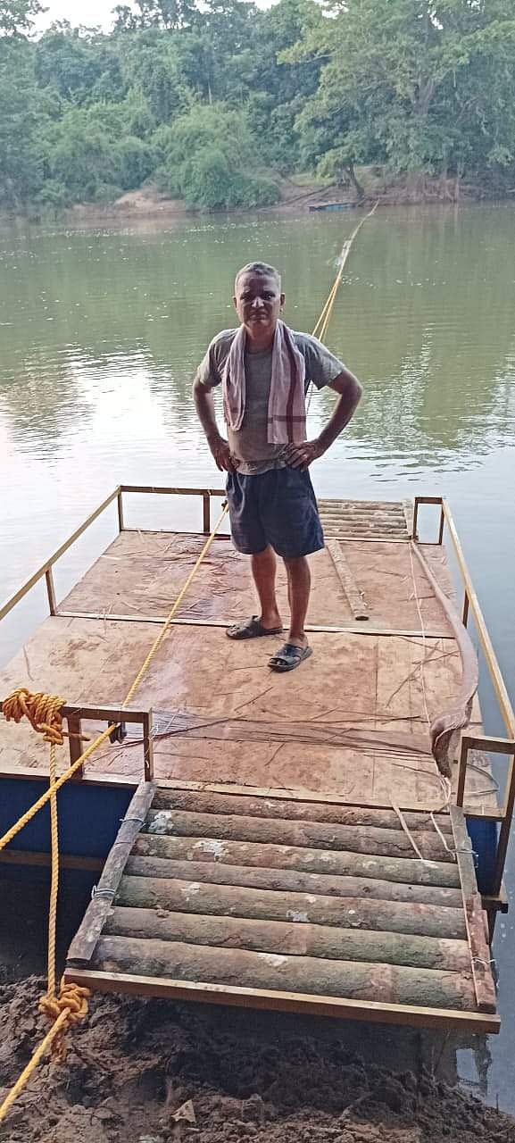 ನಿರ್ಮಾಣಗೊಳ್ಳದ ಗುಳ್ಳಾಪುರ ಸೇತುವೆ: ಸಂಚಾರಕ್ಕೆ ಕೃಷಿಕರಿಂದ ತೆಪ್ಪದ ವ್ಯವಸ್ಥೆ