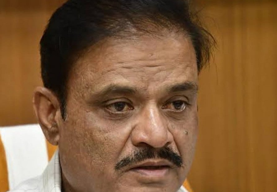 ಪಟಾಕಿ ದಾಸ್ತಾನು: ಶಾಸಕ ಮುನಿರತ್ನ ಕಚೇರಿ ಮೇಲೆ ಪೊಲೀಸರ ದಾಳಿ