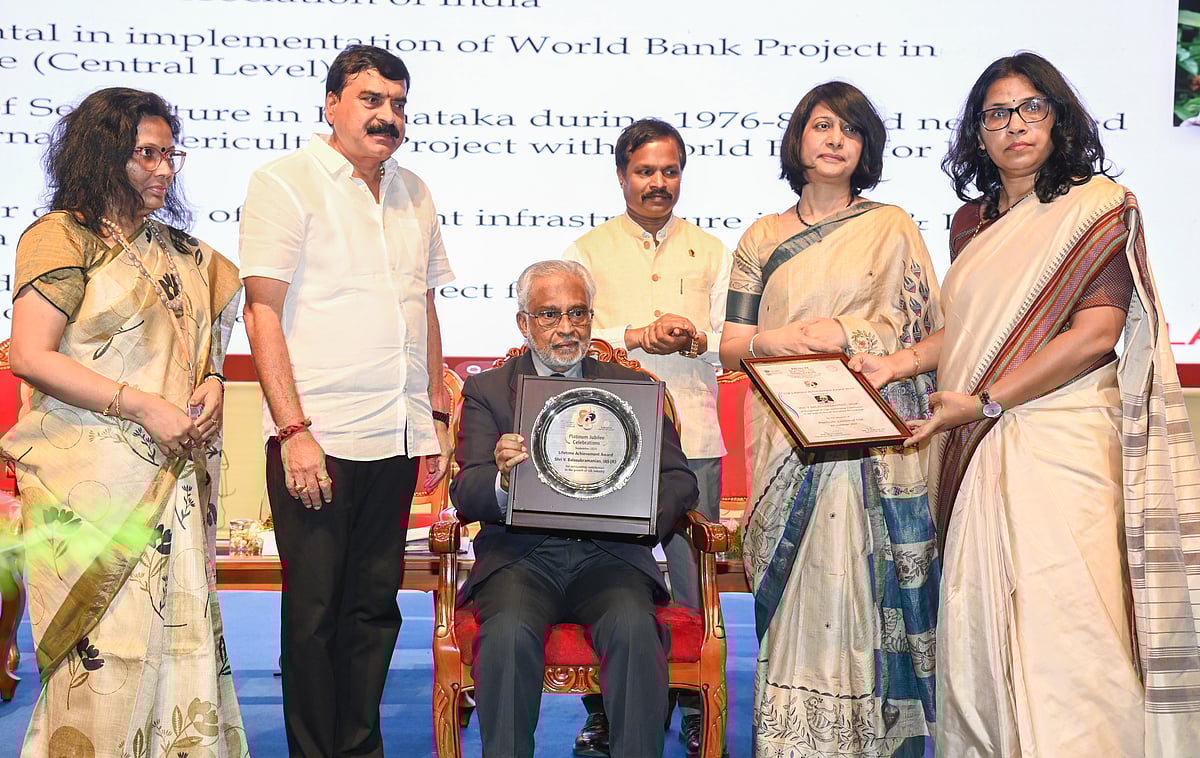 ಅಮೃತ ಮಹೋತ್ಸವ: ರೇಷ್ಮೆ ಕೃಷಿ ಪಾಲುದಾರರಿಗೆ ಪ್ರೋತ್ಸಾಹಧನ ಹೆಚ್ಚಿಸಲು ಆಗ್ರಹ