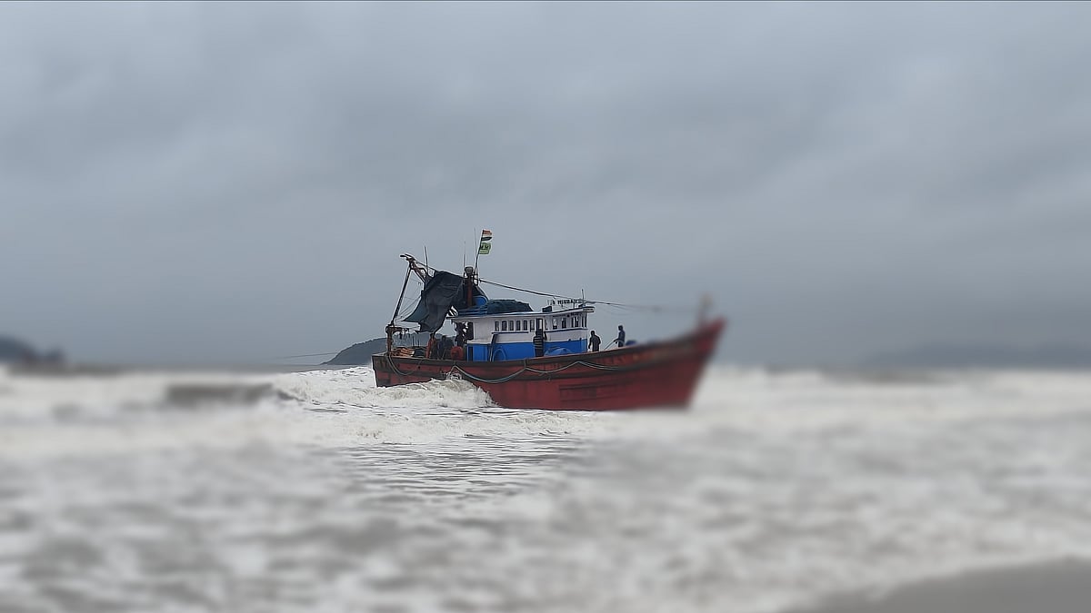 ಕೋಲ್ಕತ್ತ | ಚಂಡಮಾರುತದ ಅಬ್ಬರ; ಬೋಟ್ ಮಗುಚಿ 9 ಮೀನುಗಾರರು ಮೃತಪಟ್ಟಿರುವ ಶಂಕೆ
