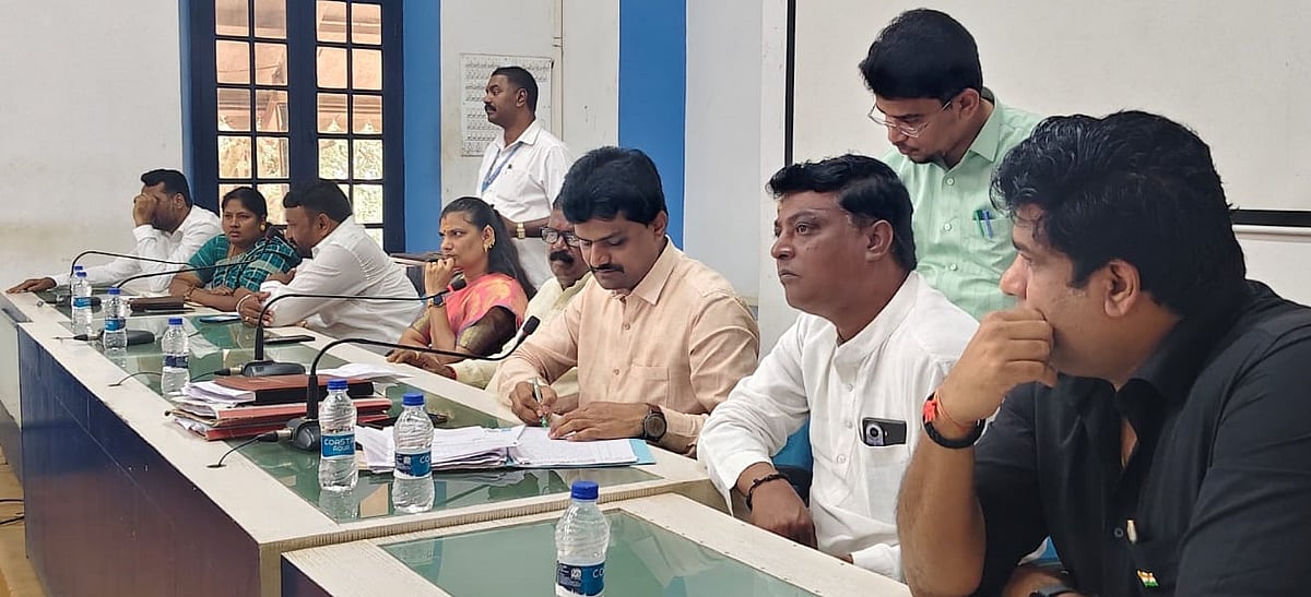 ಬಿಡಾಡಿ ದನ, ಹಂದಿಗಳ ಮಾಲೀಕರಿಗೆ ಎಚ್ಚರಿಕೆ