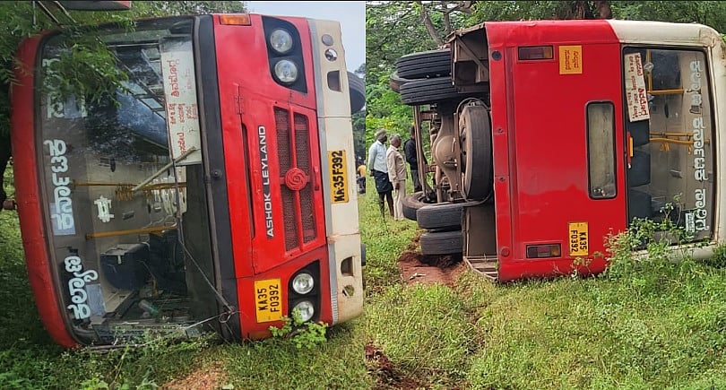 ಹಗರಿಬೊಮ್ಮನಹಳ್ಳಿ | ಕೆಕೆಆರ್‌ಟಿಸಿ ಬಸ್ ಪಲ್ಟಿ; ಪ್ರಯಾಣಿಕರು ಅಪಾಯದಿಂದ ಪಾರು