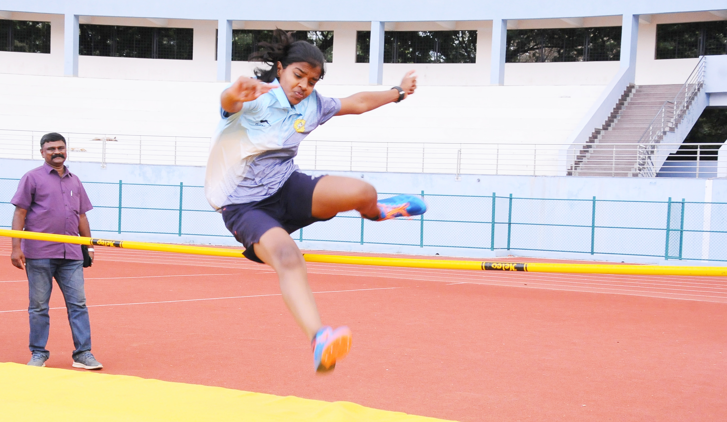 ದಸರಾ ಕ್ರೀಡಾಕೂಟದಲ್ಲಿ ಜಿಗಿತದ ಒಂದು ಭಂಗಿ