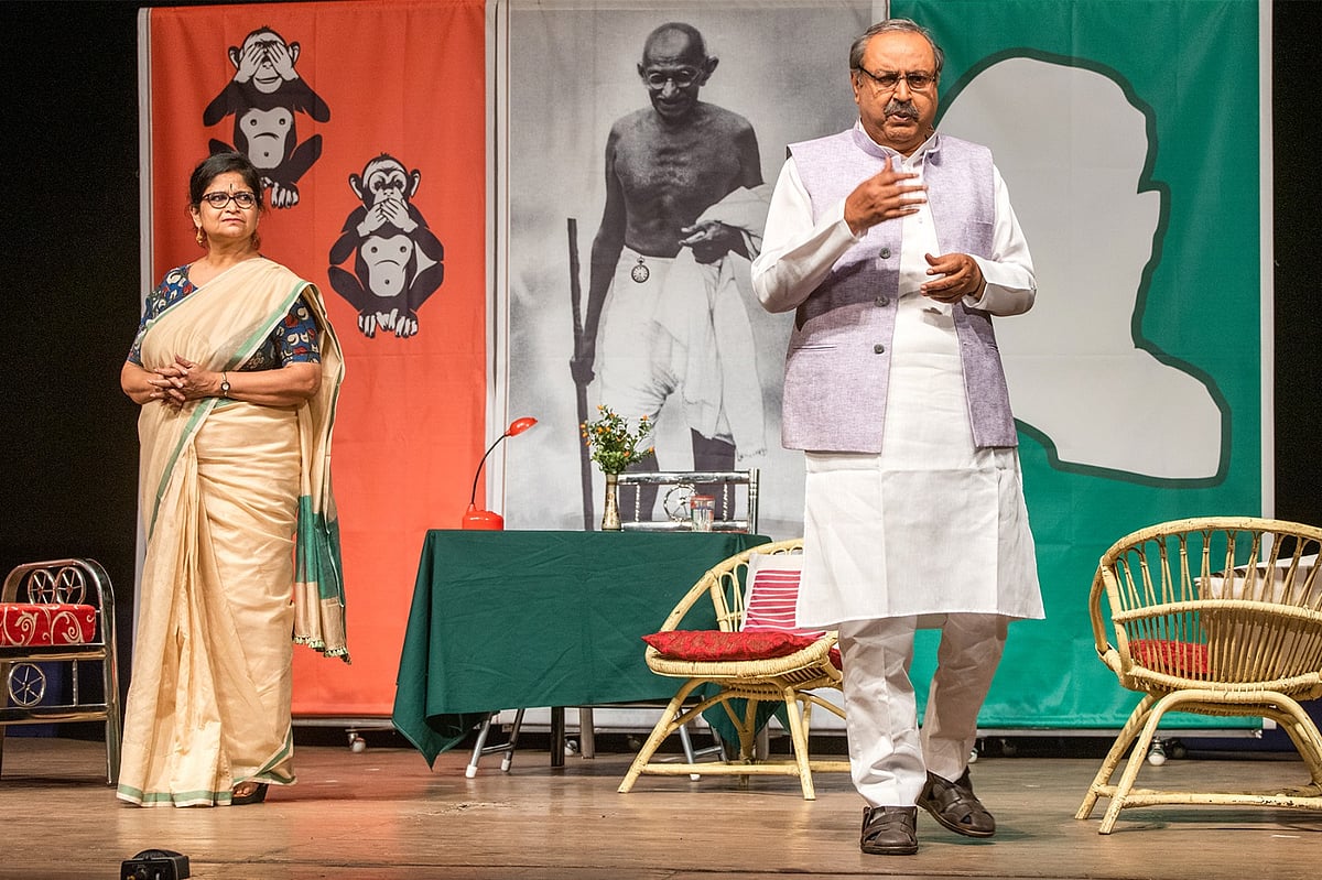 ರಂಗಭೂಮಿ | ಮತ್ತೆ ಮುಖ್ಯಮಂತ್ರಿ: ರಾಜಕಾರಣಕ್ಕೆ ನಿಲುವುಗನ್ನಡಿ