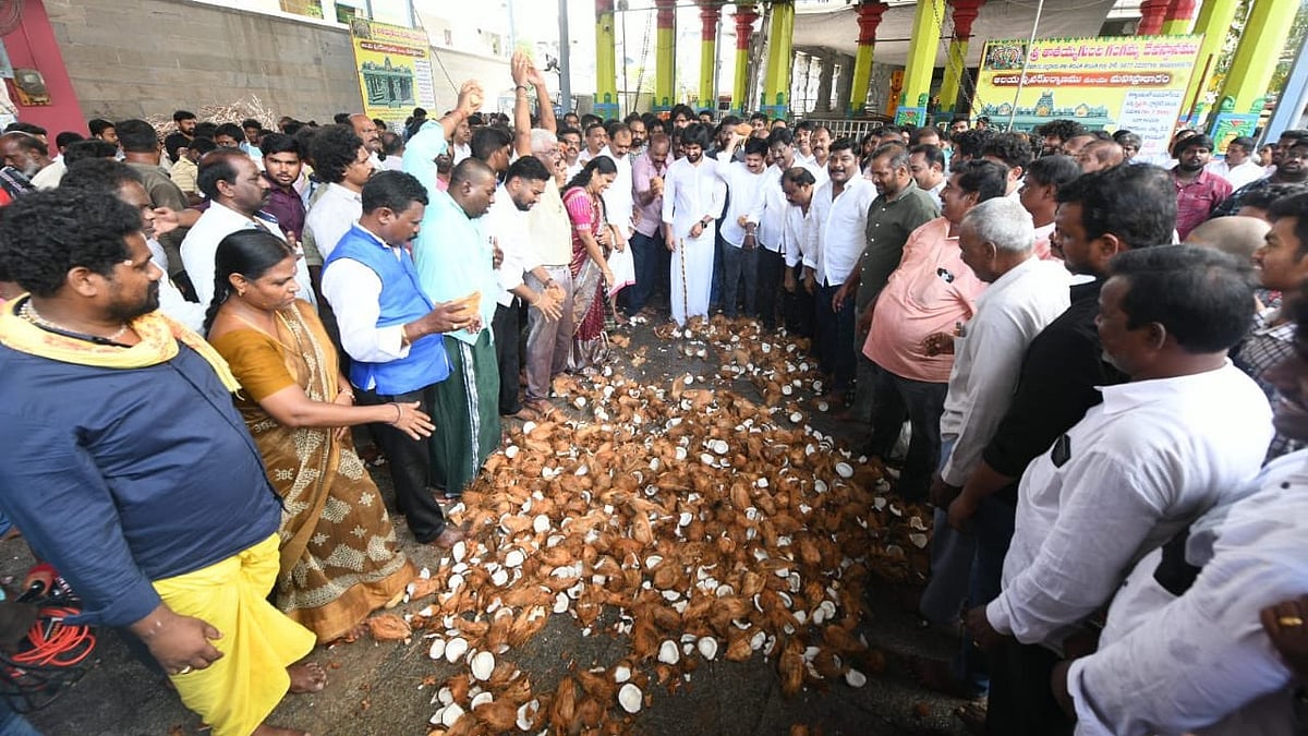 ಲಡ್ಡು ವಿವಾದ: ನಾಯ್ಡು ‘ಪಾಪ’ಕ್ಕೆ YSRCP ಕಾರ್ಯಕರ್ತರಿಂದ ‘ಪ್ರಾಯಶ್ಚಿತ್ತ’ ಕಾರ್ಯ