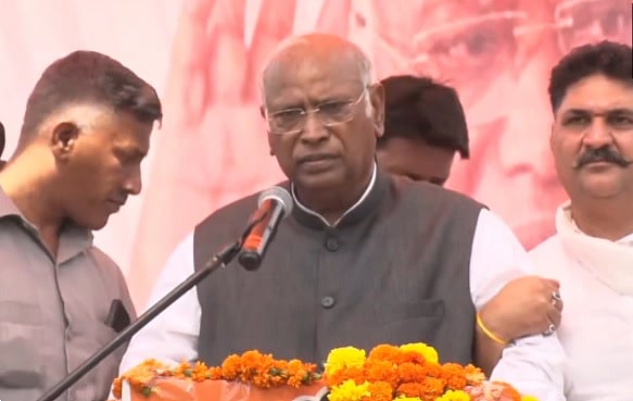 J & K Polls | ಭಾಷಣದ ವೇಳೆ ಕಾಂಗ್ರೆಸ್ ಅಧ್ಯಕ್ಷ ಮಲ್ಲಿಕಾರ್ಜುನ ಖರ್ಗೆ ಅಸ್ವಸ್ಥ