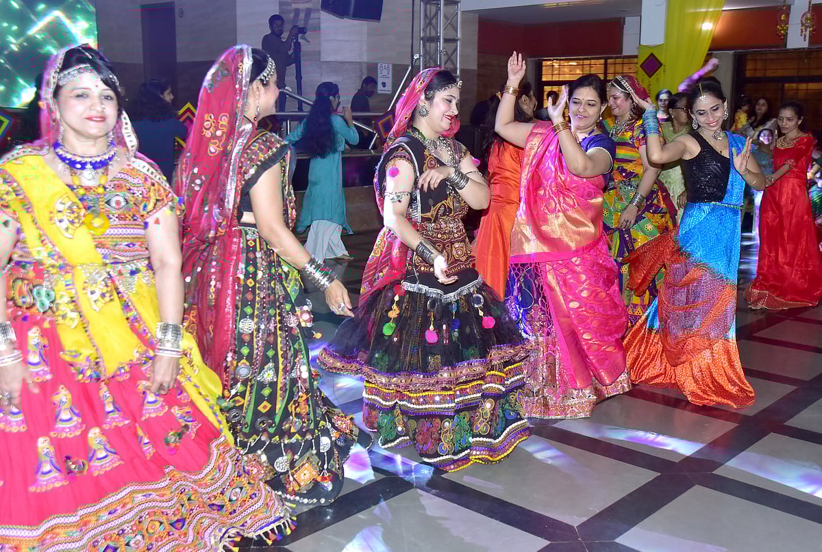 ಹುಬ್ಬಳ್ಳಿ ನವರಾತ್ರಿ: ದಾಂಡಿಯಾ ಕಲರವ