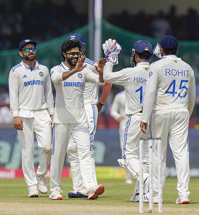 ಎರಡನೇ ಇನಿಂಗ್ಸ್‌ನಲ್ಲಿ ಮೂರು ವಿಕೆಟ್ ಗಳಿಸಿದ ರವೀಂದ್ರ ಜಡೇಜ