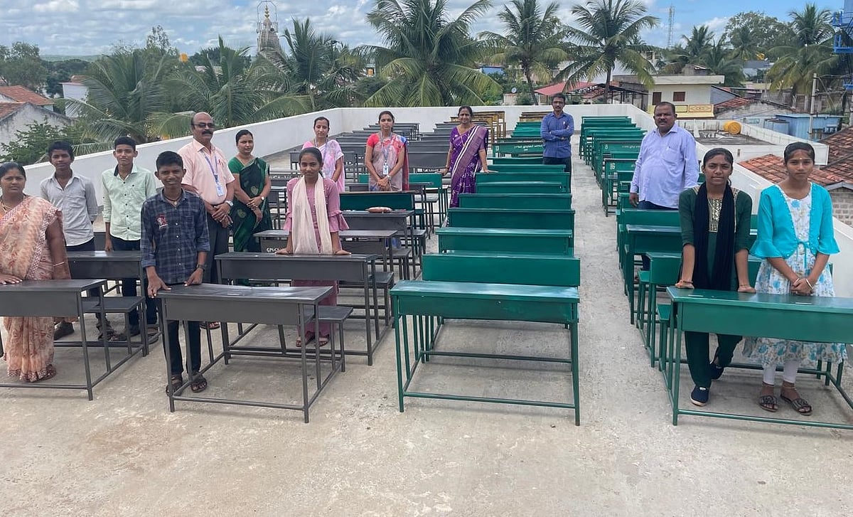 ಬೆಳಗಾವಿ ಶಾಲೆಗಳಲ್ಲಿ ‘ಡೆಸ್ಕ್‌ ಅಭಿಯಾನ’: ಅಗತ್ಯ ಶಾಲೆಗಳಿಗೆ ವಿತರಣೆ