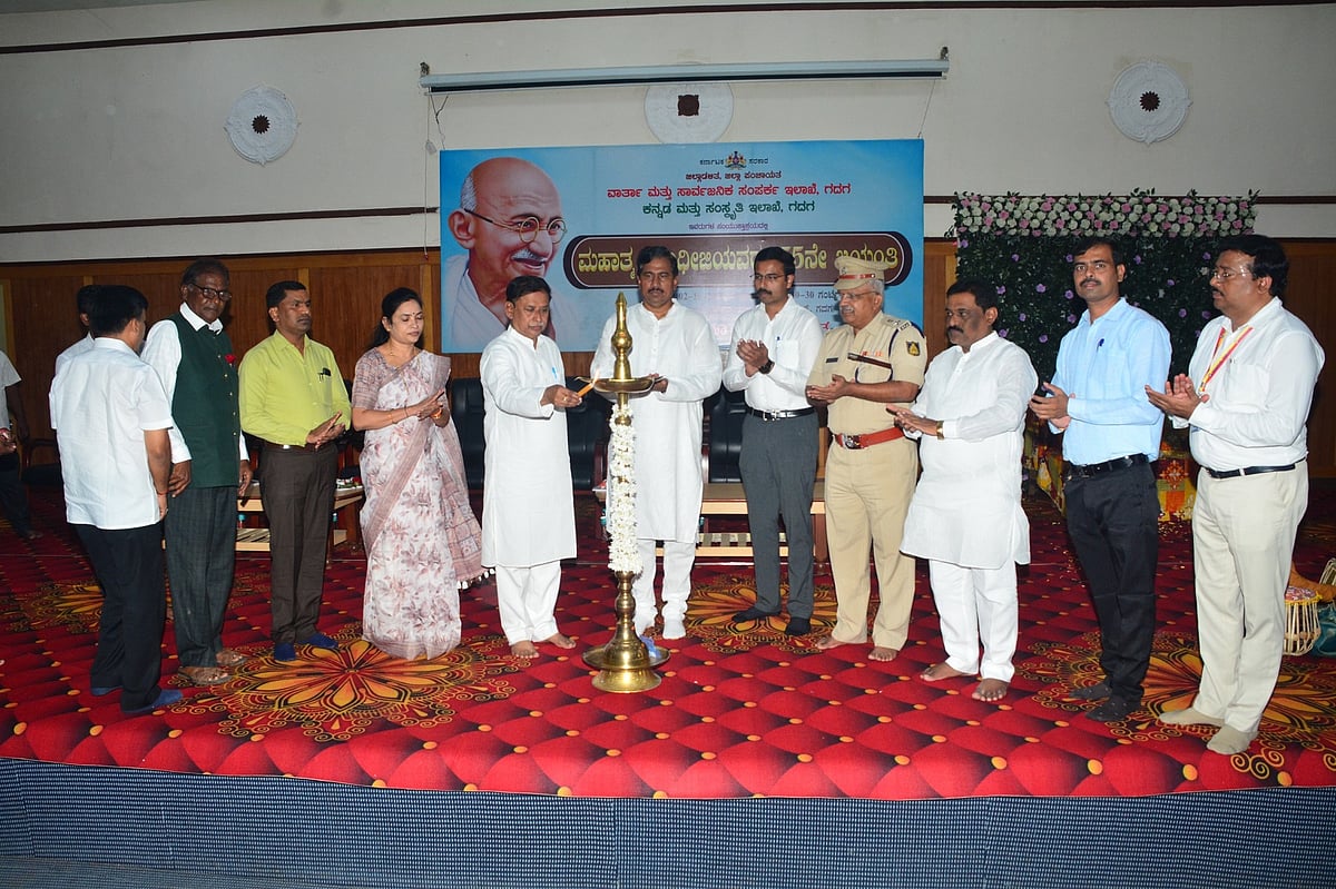 ಗಾಂಧೀಜಿ ನಿಸ್ವಾರ್ಥ ಸೇವೆ ಅವಿಸ್ಮರಣೀಯ: ಎಸ್.ವಿ.ಸಂಕನೂರ ಅಭಿಮತ
