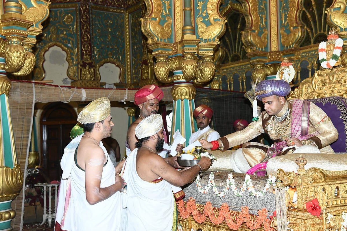 ಮೈಸೂರು ದಸರಾ: 10ನೇ ಖಾಸಗಿ ದರ್ಬಾರ್‌ ನಡೆಸಿದ ಯದುವೀರ್‌ 