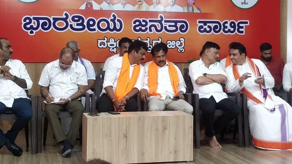 ಪರಿಷತ್‌ ಉಪ ಚುನಾವಣೆ: ಬಿಜೆಪಿ ಅಭ್ಯರ್ಥಿ ಕಿಶೋರ್ ಕುಮಾರ್ ನಾಮಪತ್ರ ಸಲ್ಲಿಕೆ 