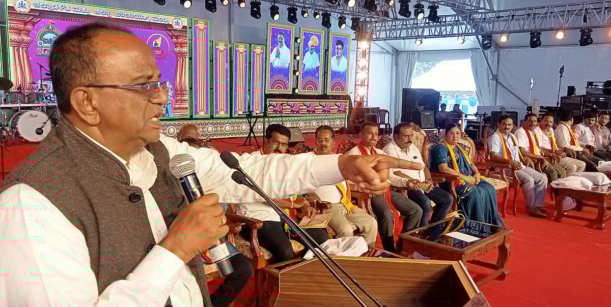 ‘ದಸರಾದಲ್ಲಿ ಕವಿಗಳು, ಕಲಾವಿದರಿಗೆ ಗೌರವವಿಲ್ಲ’