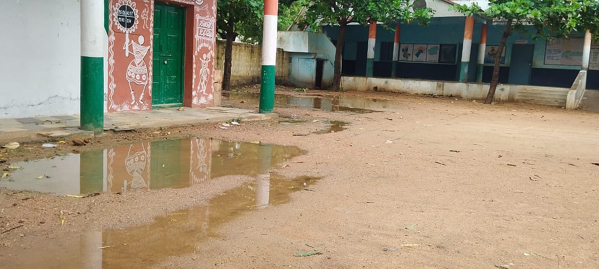 ಮುದಗಲ್: ಸೊಳ್ಳೆಗಳ ಕಾಟಕ್ಕೆ ಬೇಸತ್ತ ಶಾಲಾ ಮಕ್ಕಳು