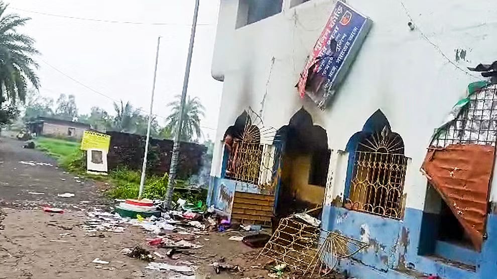 ಕೋಲ್ಕತ್ತದಲ್ಲಿ 10 ವರ್ಷದ ಬಾಲಕಿ ಮೇಲೆ ಅತ್ಯಾಚಾರ; ಗ್ರಾಮಸ್ಥರಿಂದ ಠಾಣೆಗೆ ಬೆಂಕಿ