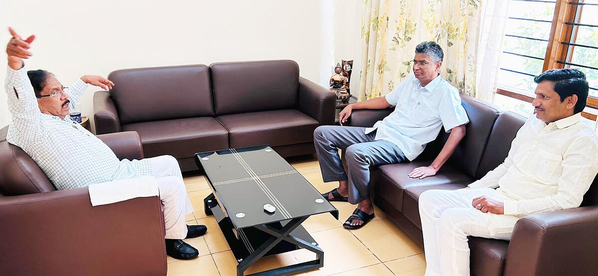 Karnataka Politics: ಕುತೂಹಲ ಕೆರಳಿಸಿದ ಪರಮೇಶ್ವರ–ಸತೀಶ ಭೇಟಿ