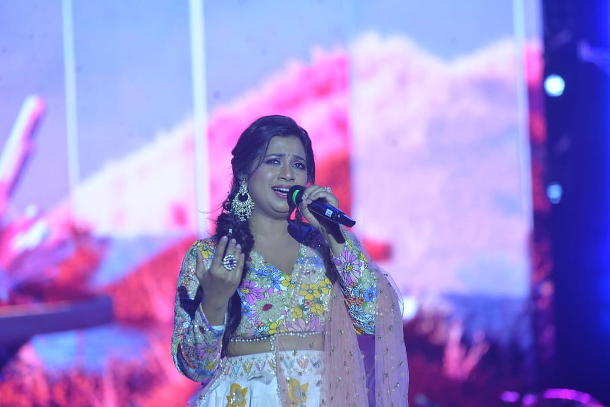 ಯುವ ದಸರೆಗೆ ವರ್ಣರಂಜಿತ ಚಾಲನೆ: ಶ್ರೇಯಾ ಘೋಷಾಲ್‌ ಹಾಡಿಗೆ ಯುವಜನರು ಫಿದಾ