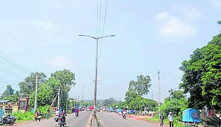 ಬೆಳಗದ ಬೀದಿ ದೀಪ: ಅಧಿಕಾರಿಗಳ ನಿರ್ಲಕ್ಷ್ಯಕ್ಕೆ ಪಾದಚಾರಿಗಳು, ಬೈಕ್ ಸವಾರರ ಆಕ್ರೋಶ