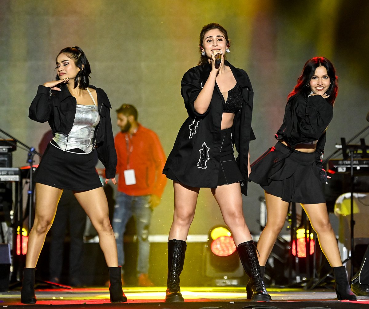 ಯುವ ದಸರಾ: ಹಾಡು–ನೃತ್ಯದ ಅಲೆಯಲ್ಲಿ ತೇಲಿದ ಪ್ರೇಕ್ಷಕರು