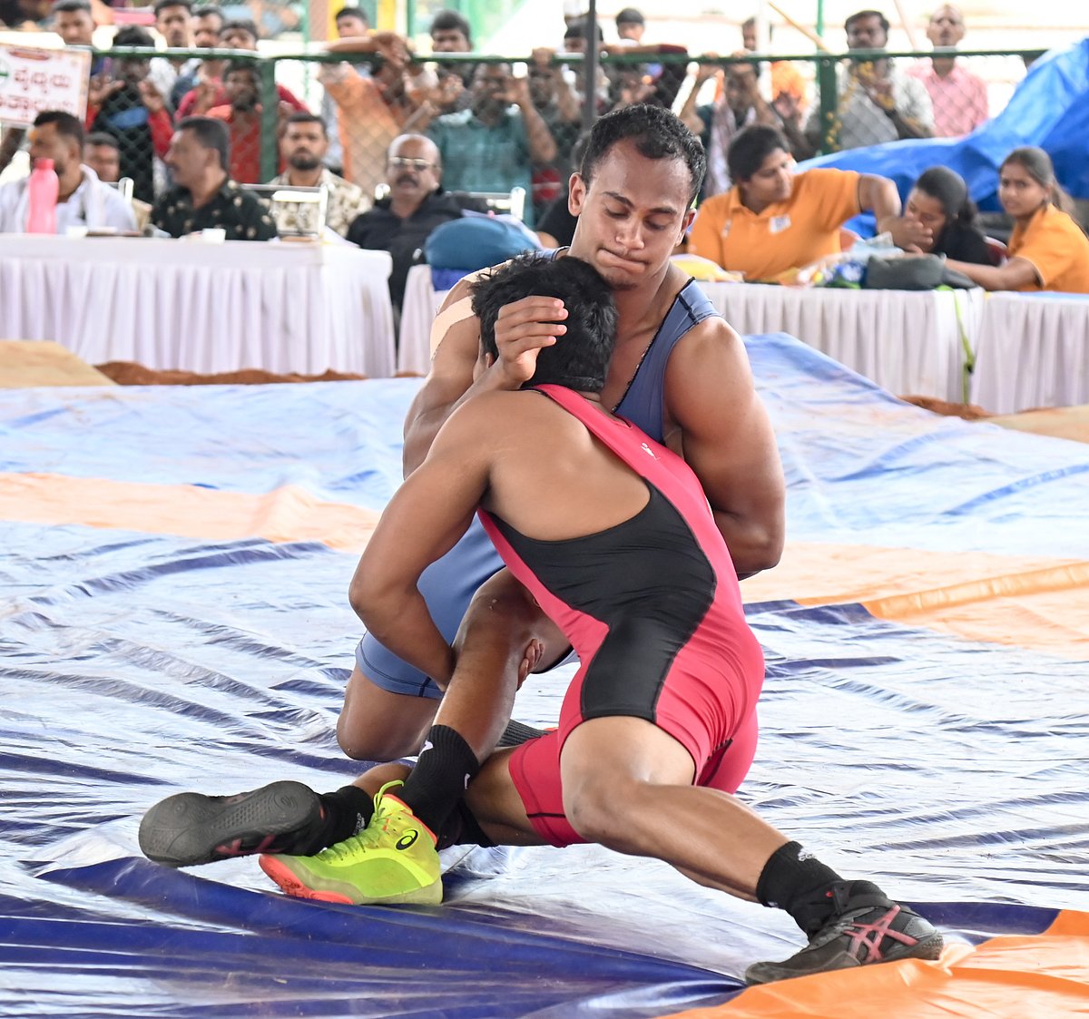 ದಸರಾ ನಾಡಕುಸ್ತಿ | ಪೈಲ್ವಾನರ ಸೆಣಸಾಟ: ಪ್ರಶಸ್ತಿಗೆ ಜಿದ್ದಾಜಿದ್ದಿ 