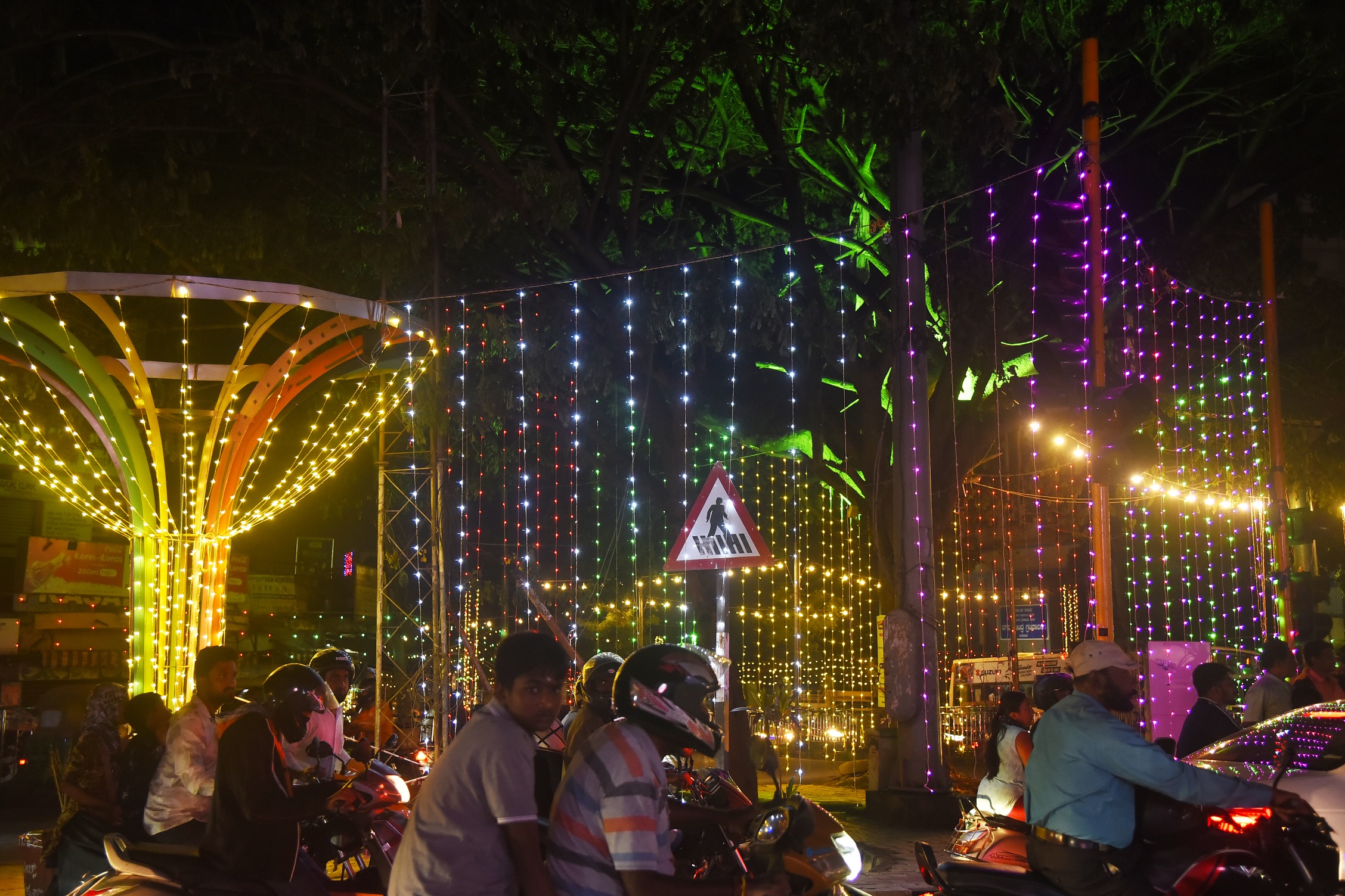 ಬಿಜಿಎಸ್‌ ವೃತ್ತದಲ್ಲಿ ವಿದ್ಯುದ್ದೀಪಾಲಂಕಾರ