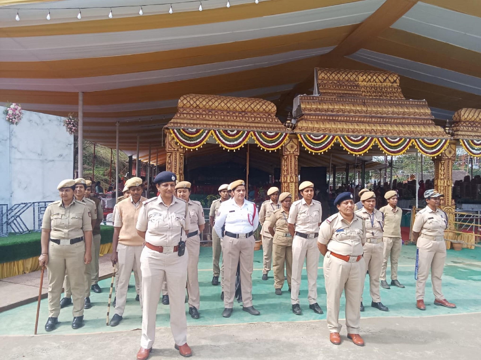 ಮಹಿಳಾ ದಸರೆ ನಡೆಯುತ್ತಿದ್ದ ಮಡಿಕೇರಿಯ ಗಾಂಧಿ ಮೈದಾನಕ್ಕೆ ಸಂಪೂರ್ಣ ಮಹಿಳಾ ಪೊಲೀಸರನ್ನೇ ರಕ್ಷಣೆಗಾಗಿ ನಿಯೋಜಿಸಲಾಗಿತ್ತು