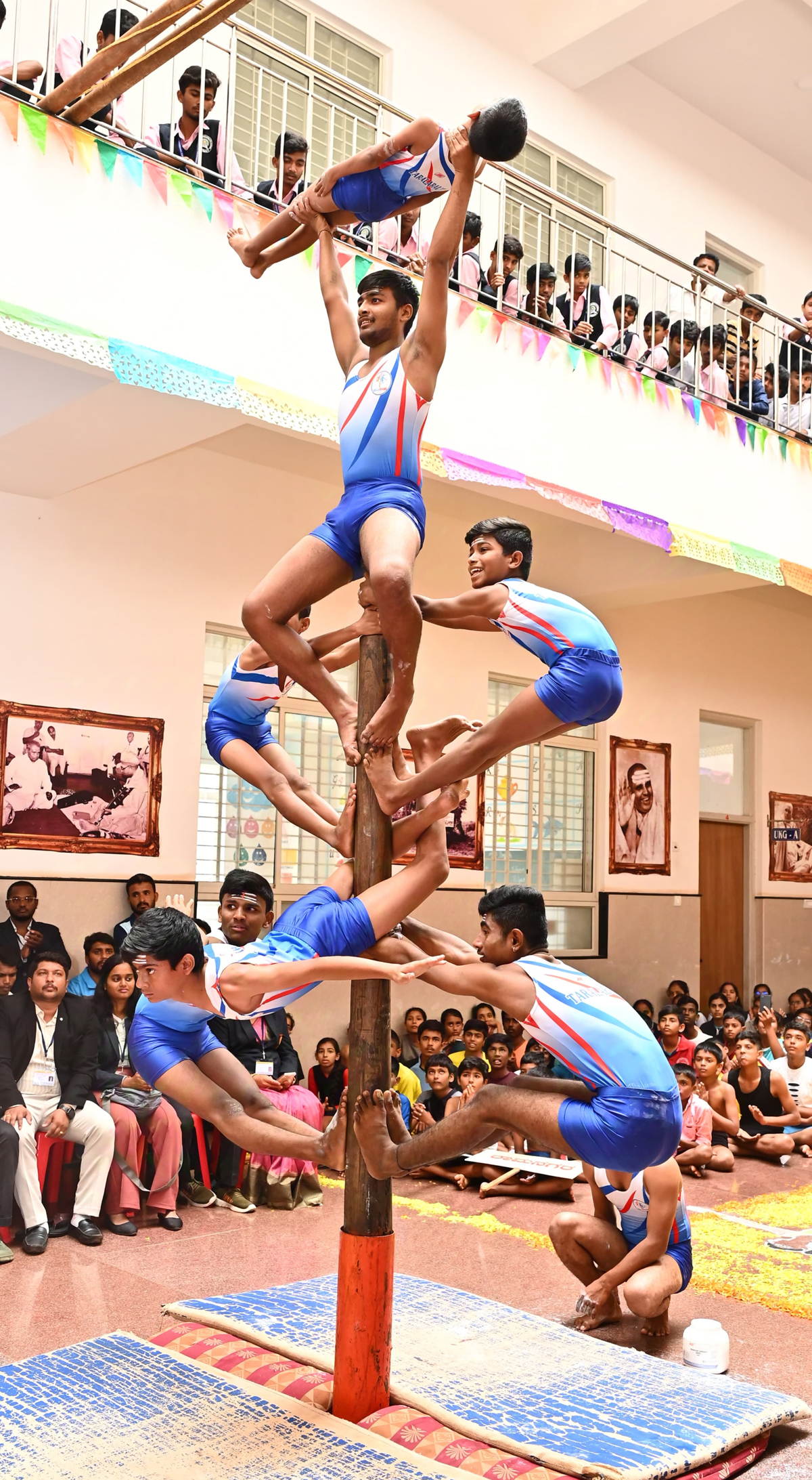 ಸಿರಿಗೆರೆ ವಿದ್ಯಾರ್ಥಿಗಳು ಆಕರ್ಷಕ ಮಲ್ಲಕಂಬ ಪ್ರದರ್ಶನ ನೀಡಿದರು