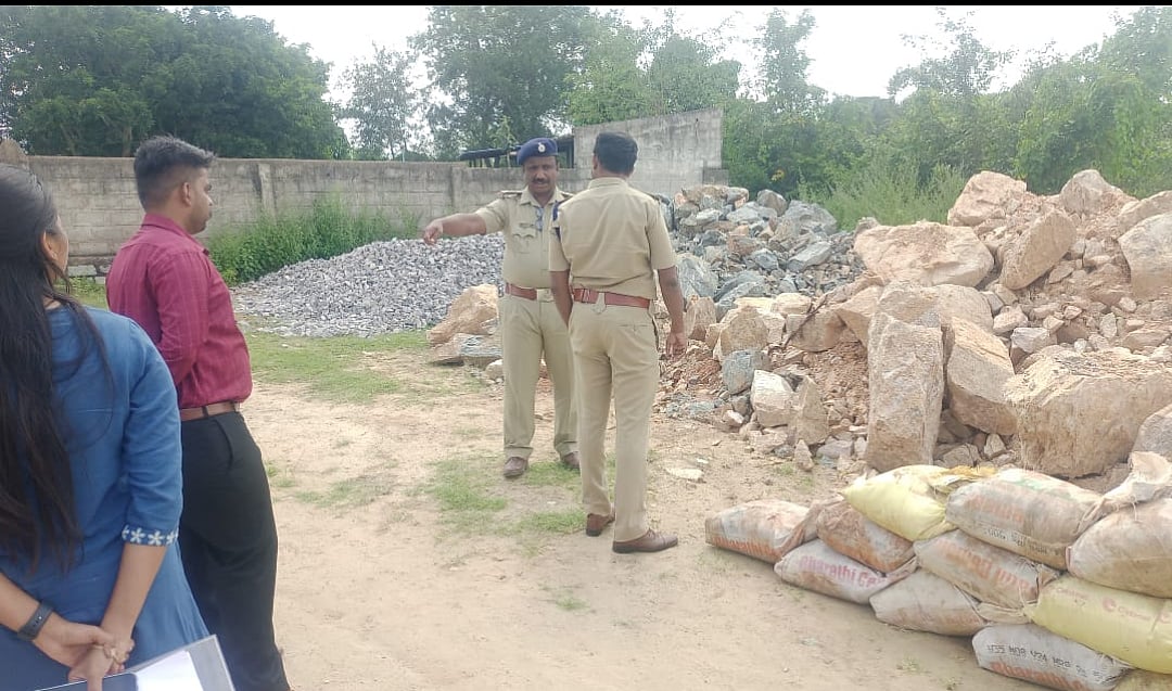 ಶಾಲೆ ಬಳಿ ಜಿಲೆಟಿನ್ ಕಡ್ಡಿ ಸ್ಫೋಟ: ತುಂಡಾದ ವಿದ್ಯಾರ್ಥಿ ಕೈ ಬೆರಳುಗಳು