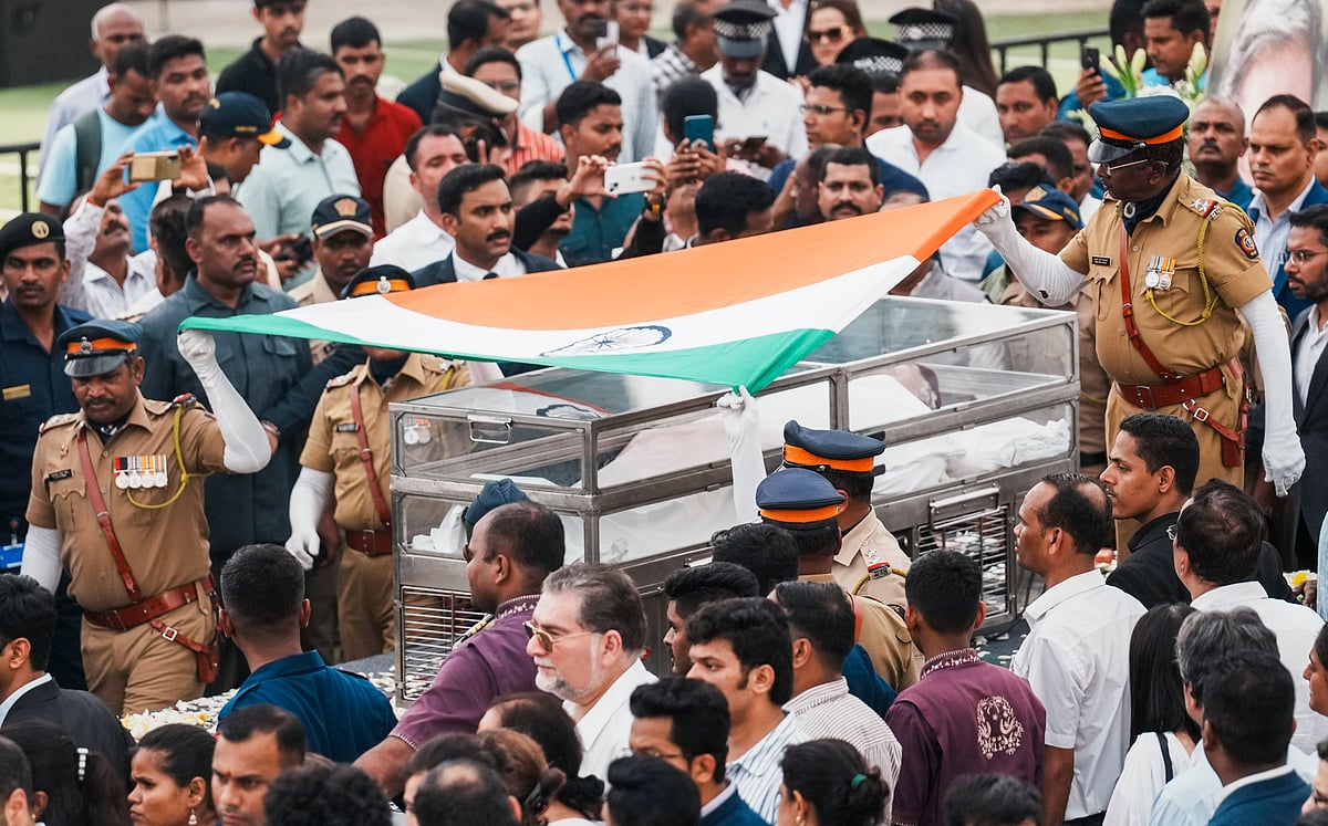 ಭಾರತೀಯ ಔದ್ಯಮಿಕ ಕ್ಷೇತ್ರದ ಶಕೆಯೊಂದು ಅಂತ್ಯ: ರತನ್‌ಗೆ ಭಾವಪೂರ್ಣ ವಿದಾಯ