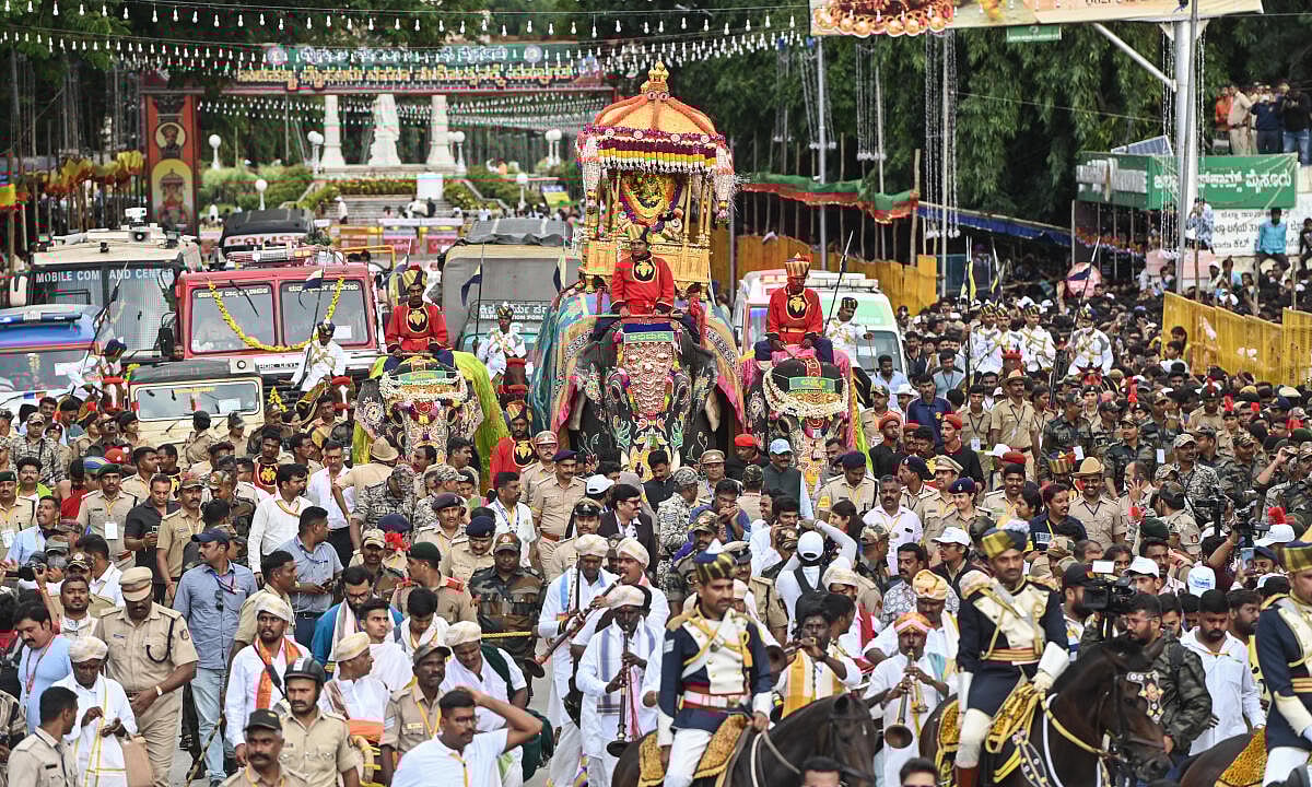 Mysuru Dasara|ಮುಹೂರ್ತ ಮೀರಿ ಪುಷ್ಪಾರ್ಚನೆ: ಸರ್ಕಾರ-ರಾಜಮನೆತನದ ನಡುವೆ ತಿಕ್ಕಾಟ