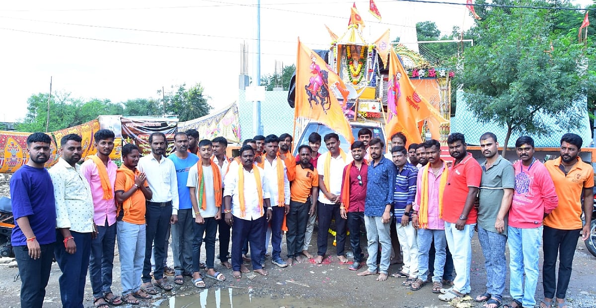 ಚಿಂಚೋಳಿ: ವಿಜಯ ದಶಮಿ ನಿಮಿತ್ತ ತುಳಜಾಪುರಕ್ಕೆ ಪಾದಯಾತ್ರೆ