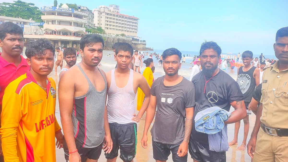 ಭಟ್ಕಳ: ಮುರುಡೇಶ್ವರದ ಸಮುದ್ರದಲ್ಲಿ ಮುಳುಗುತ್ತಿದ್ದ ಯುವಕನ ರಕ್ಷಣೆ