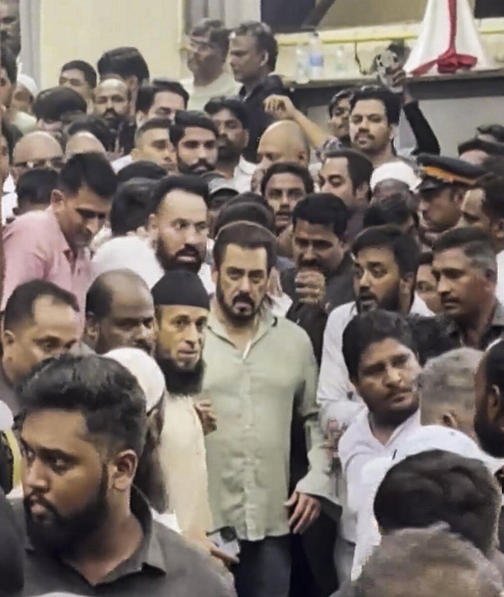 ಬಾಬಾ ಸಿದ್ದಿಕಿ ಮನೆಗೆ ಭೇಟಿ ನೀಡಿದ ನಟ ಸಲ್ಮಾನ್ ಖಾನ್