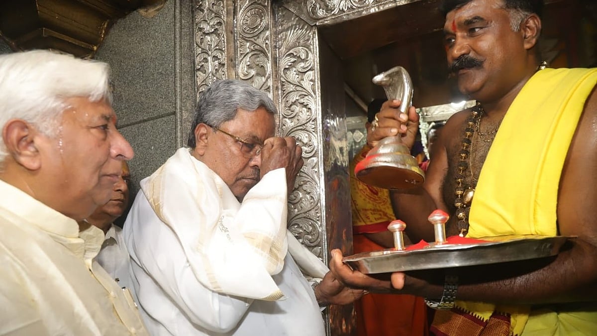 ಯಲ್ಲಮ್ಮನ‌ಗುಡ್ಡದಲ್ಲಿ ಕಾಮಗಾರಿಗಳಿಗೆ ಚಾಲನೆ; ಪತ್ನಿ ಹೆಸರಲ್ಲಿ ಪೂಜೆ ಮಾಡಿಸಿದ CM