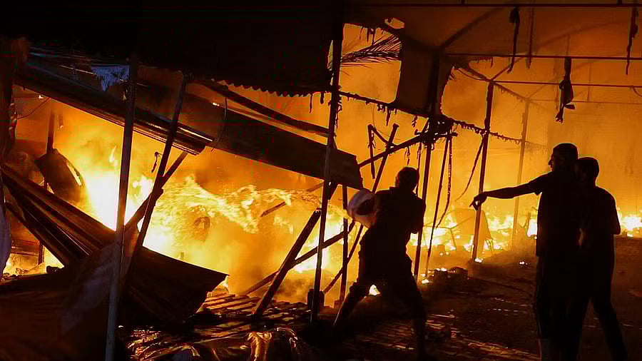 ಮಧ್ಯ ಗಾಜಾದ ಶಾಲೆಯ ಮೇಲೆ ಇಸ್ರೇಲ್‌ ವಾಯು ದಾಳಿ: 20 ಮಂದಿ ಸಾವು