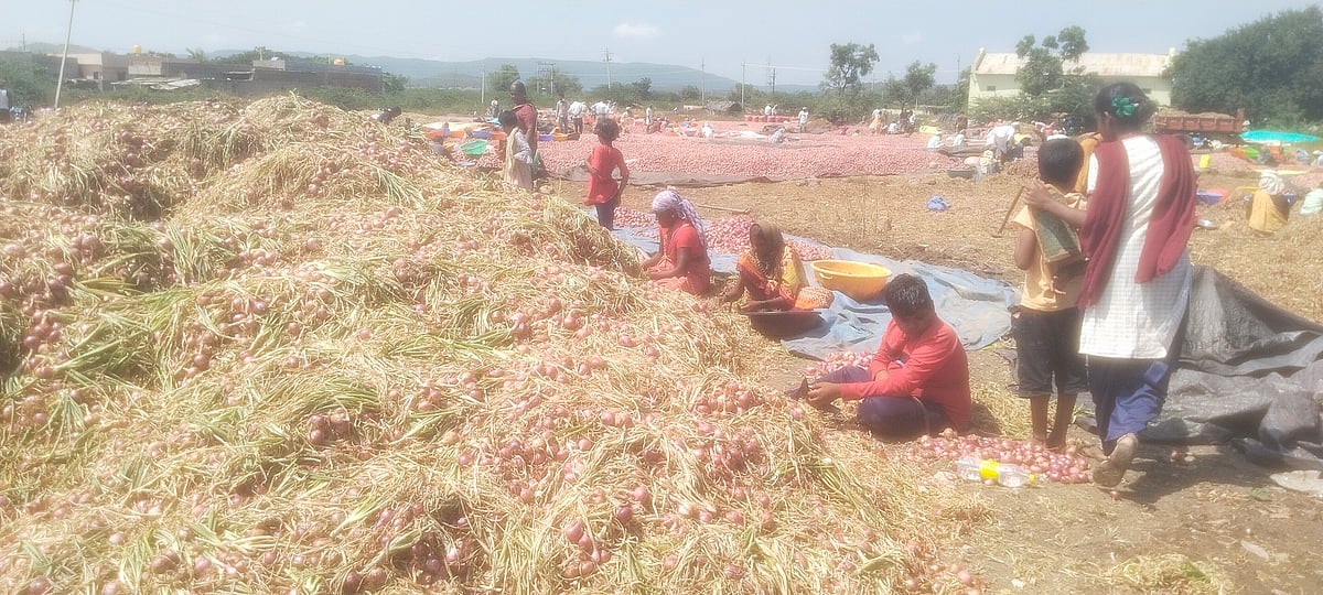 ಡಂಬಳ ಉಪ ಕೃಷಿ ಉತ್ಪನ್ನ ಮಾರುಕಟ್ಟೆ | ಸೌಕರ್ಯ ಕೊರತೆ: ರೈತರಿಗೆ ಸಂಕಷ್ಟ