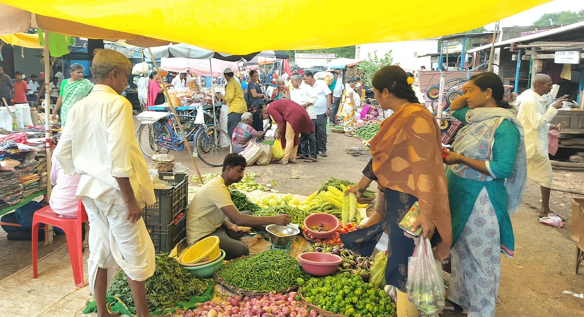 ಗುಳೇದಗುಡ್ಡ | ಏರಿದ ತರಕಾರಿ ಬೆಲೆ: ಗ್ರಾಹಕ ಹೈರಾಣ