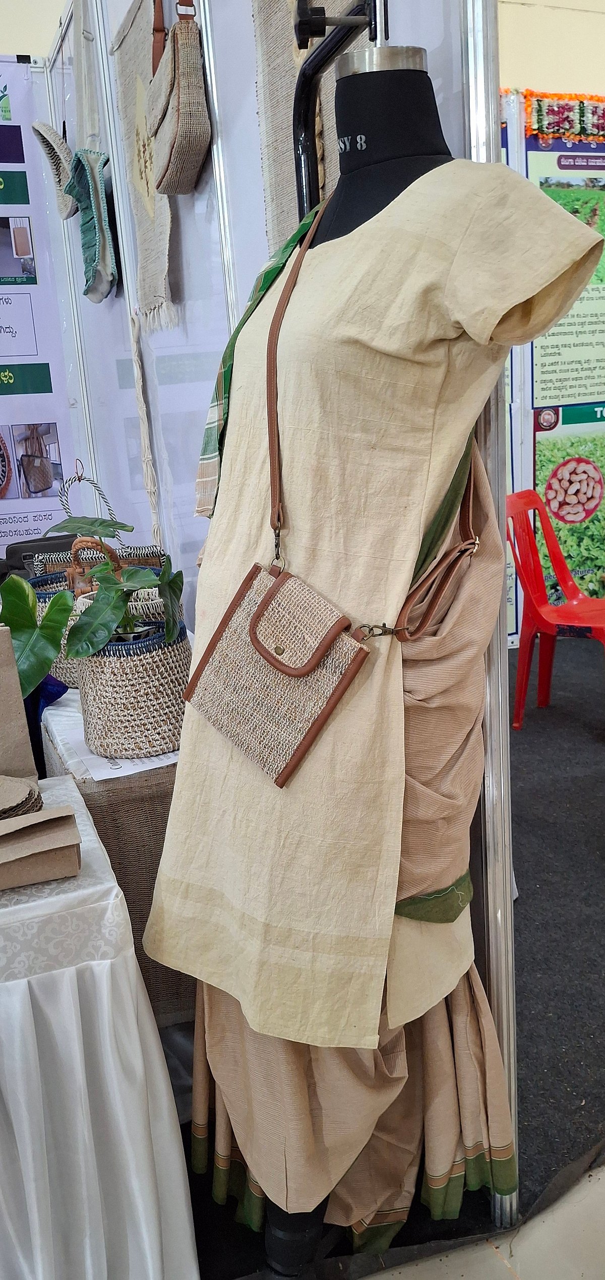 ಫ್ಯಾಷನ್ | ಬಾಳೆ ನಾರನು ದಿರಿಸಾಗಿಸಿದ ನಾರಿಯರು